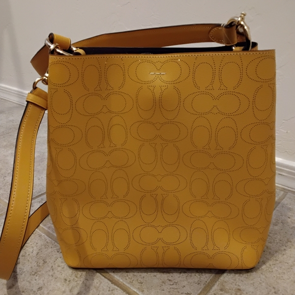 Coach Mustard Yellow Shoulder Bag and Matching Wallet - Picture 2 of 6